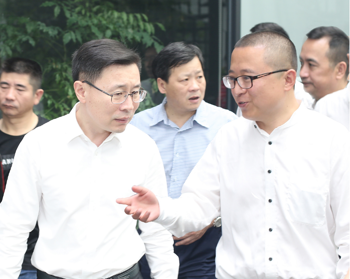 图1 杭州市委常委、宣传部部长戚哮虎(左)与好体育董事长贾波(右)亲切交谈.png 图1 杭州市委常委、宣传部部长戚哮虎(左)与好体育董事长贾波(右)亲切交谈.png
